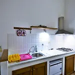 Countryside Retreat With Pool, 아파트 *