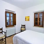 Countryside Retreat With Pool, 아파트