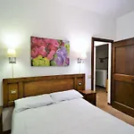 Countryside Retreat With Pool, * 만티냐라