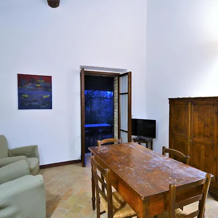 Countryside Retreat With Pool, Appartement