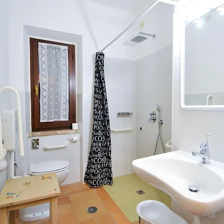 Countryside Retreat With Pool, Apartmán