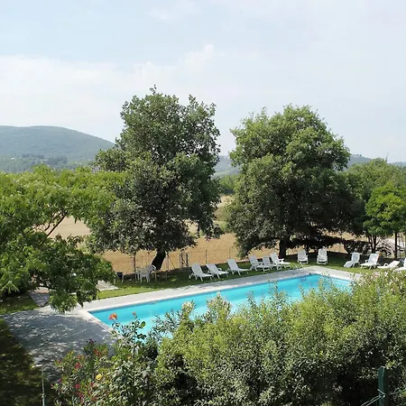 Countryside Retreat With Pool, Appartement